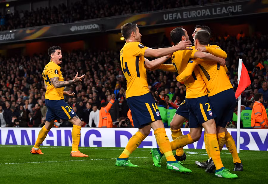 Các cầu thủ Atletico Madrid ăn mừng bàn thắng vào lưới Arsenal. Ảnh: REUTERS