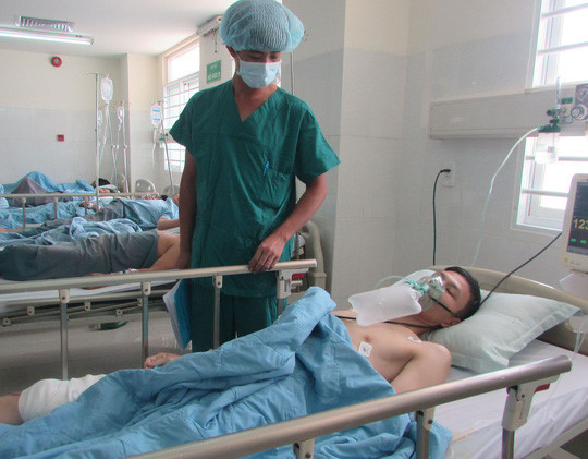 Anh Việt nằm điều trị tại bệnh viện. Anh Việt nằm điều trị tại bệnh viện.