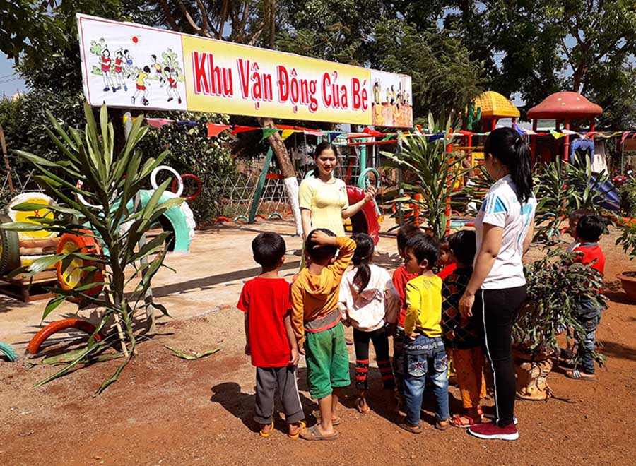  Môi trường ngoài lớp. Ảnh: Lê Trang
