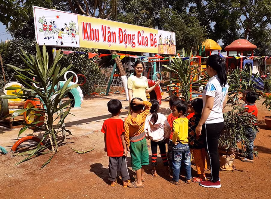  Môi trường ngoài lớp. Ảnh: Lê Trang