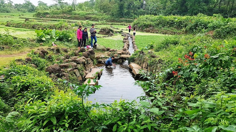 Từ bao đời nay, giếng Ông không ngừng cung cấp nguồn nước quý giá cho người dân Gio An. Từ bao đời nay, giếng Ông không ngừng cung cấp nguồn nước quý giá cho người dân Gio An.