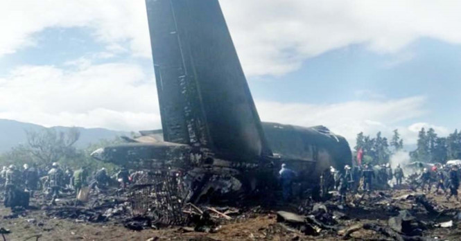 Xác máy bay nằm sát căn cứ Boufarik.