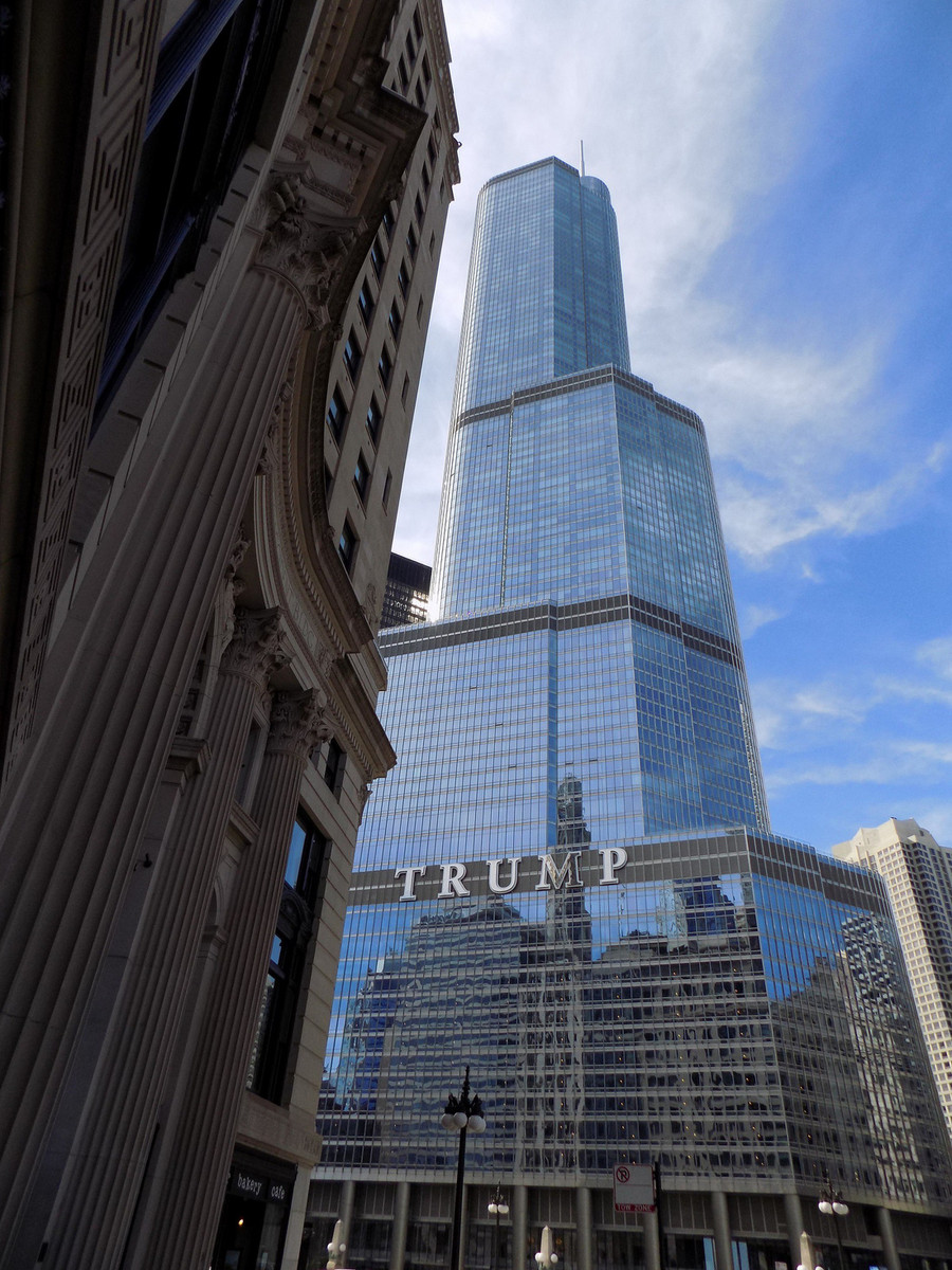 Tòa nhà Trump dường như được nhiều người đến chụp ảnh hơn khi chủ nhân trở thành tổng thống Hoa Kỳ