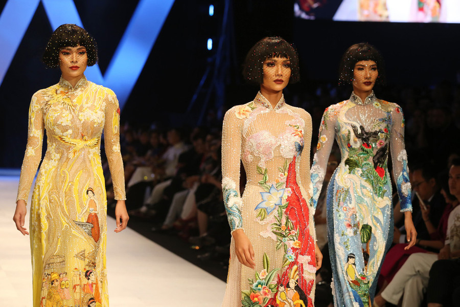  H'Hen Niê (giữa) và Hoàng Thùy - Mâu Thủy 