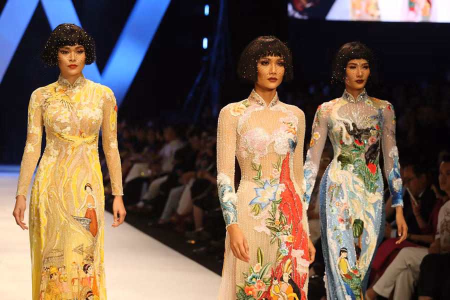  H'Hen Niê (giữa) và Hoàng Thùy - Mâu Thủy 