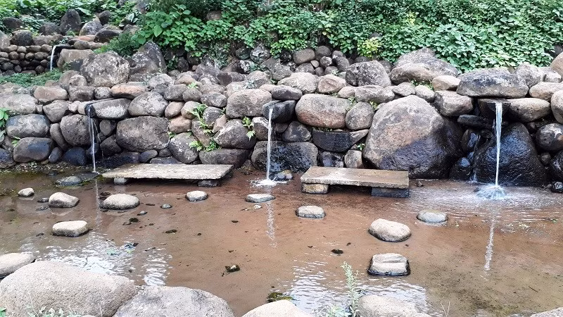 Trải qua hàng ngàn năm lịch sử, mạch nước ngầm giếng cổ Gio An vẫn ngày đêm tuôn chảy.