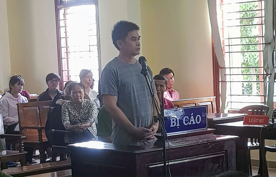 Bị cáo Lực tại tòa. Bị cáo Lực tại tòa.