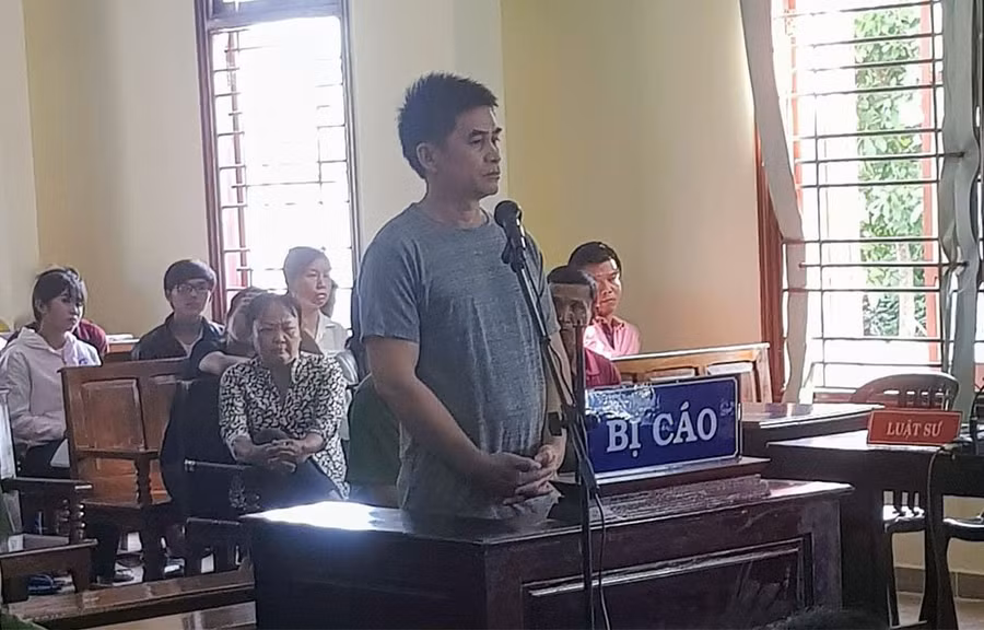 Bị cáo Lực tại tòa. Bị cáo Lực tại tòa.