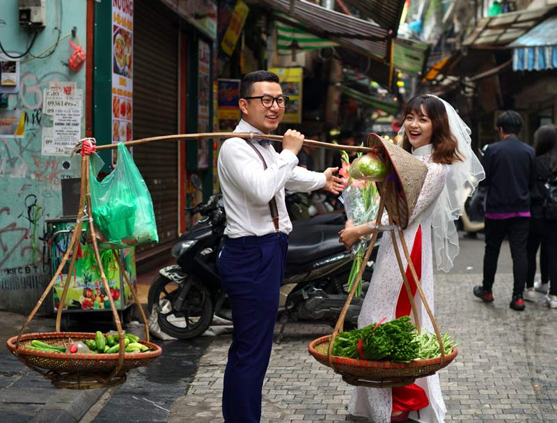  Petrus nói: “Tôi không quan tâm một người đến từ đất nước nào, làm công việc gì. Tôi chỉ quan tâm người đang ở trước mặt mình, cô ấy là ai”.