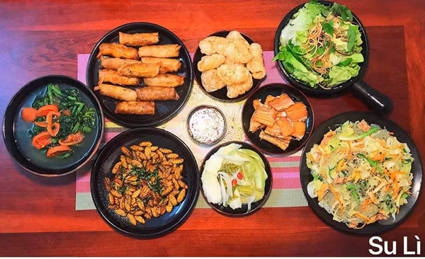  Bà mẹ Hà Nội quan niệm dù bận rộn vẫn phải dành thời gian nấu cho chồng, con những bữa cơm tươm tất để gìn giữ hạnh phúc gia đình.