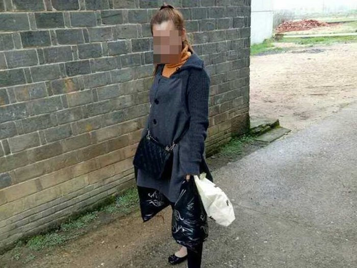 LNPT đã rất khéo léo xoay xở để thoát được một cuộc ép bán thân. LNPT đã rất khéo léo xoay xở để thoát được một cuộc ép bán thân.