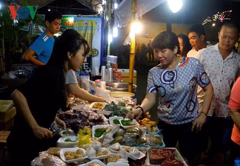  500.000 lượt khách đến tham quan, mua sắm tại Lễ hội bánh dân gian Nam Bộ.