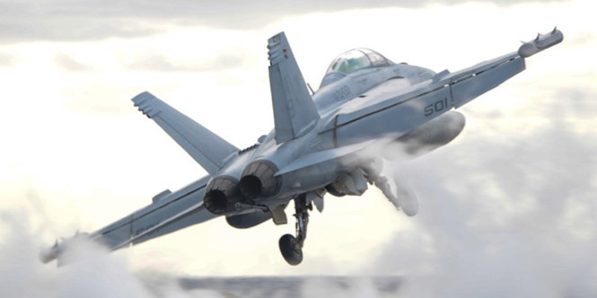 Máy bay tác chiến điện tử EA-18G Growler của hải quân Mỹ. Máy bay tác chiến điện tử EA-18G Growler của hải quân Mỹ.