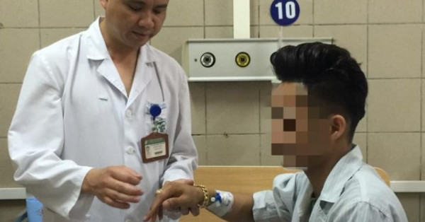  Bệnh nhân có biểu hiện rối loạn cảm giác và vận động do lạm dụng bóng cười. (nguồn: dantri)