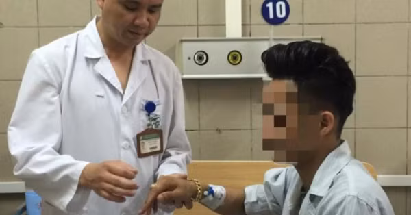  Bệnh nhân có biểu hiện rối loạn cảm giác và vận động do lạm dụng bóng cười. (nguồn: dantri)