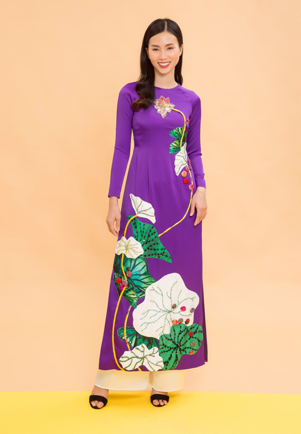 Ngoài diễn catwalk, Thanh Thủy còn đắt show làm mẫu ảnh. Cô biến hóa đa dạng, khi trẻ trung, cá tính lúc lại dịu dàng, đằm thắm trước ống kính.