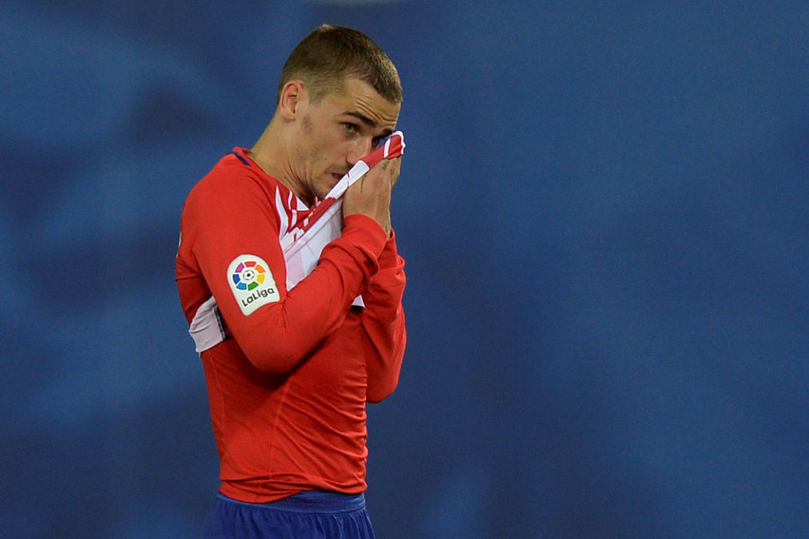 Sự thất vọng của Griezmann trong trận thua Sociedad. Ảnh: REUTERS Sự thất vọng của Griezmann trong trận thua Sociedad. Ảnh: REUTERS