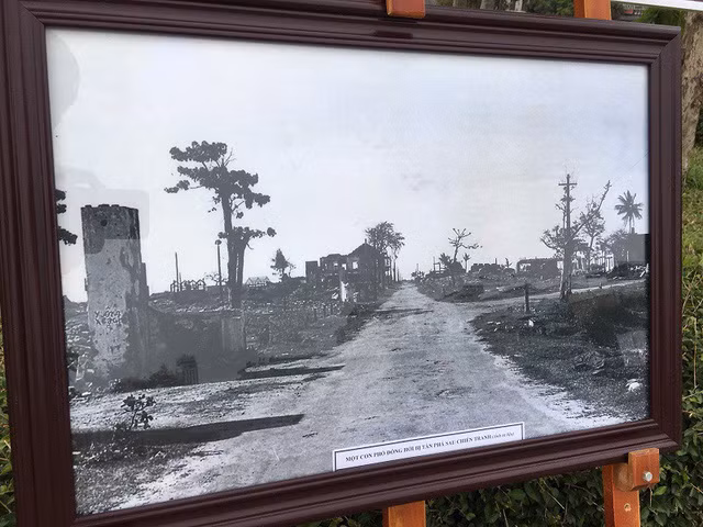  Một con phố Đồng Hới bị tàn phá sau chiến tranh