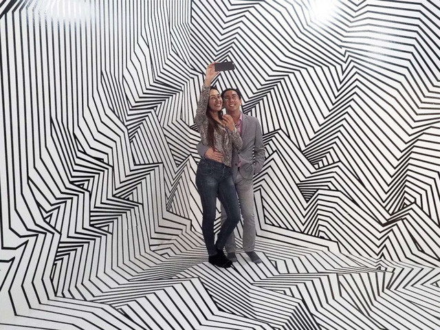  Chụp hình ở một không gian tạo nên góc nhìn ảo ảnh