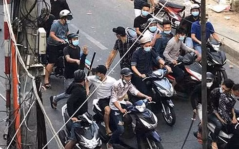  Hỗn chiến bằng mã tấu. (Ảnh: Dân trí)