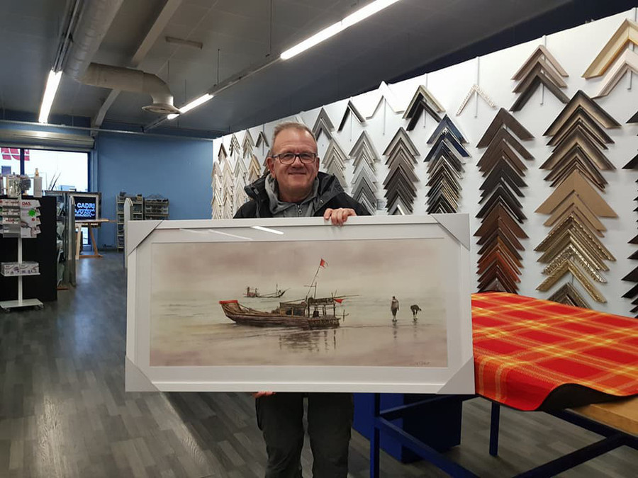 Họa sĩ Jean-marc Potlet cùng bức tranh về VN sắp triển lãm tại Pháp vào tháng 5 tới Họa sĩ Jean-marc Potlet cùng bức tranh về VN sắp triển lãm tại Pháp vào tháng 5 tới