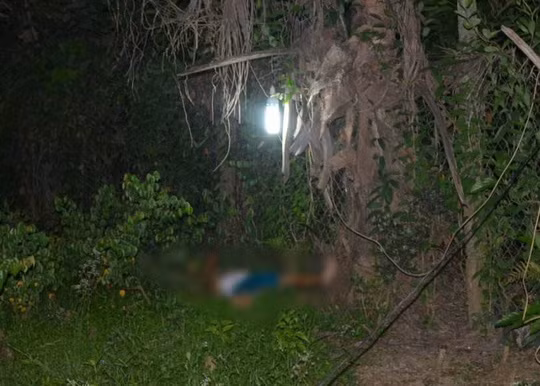 Hiện trường vụ án, nơi phát hiện thi thể ông N. đã mất phần đầu. Ảnh: Công an cung cấp