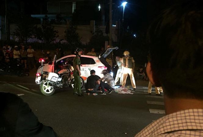 Chặn xe taxi bắt hơn 100g ma túy. Chặn xe taxi bắt hơn 100g ma túy.