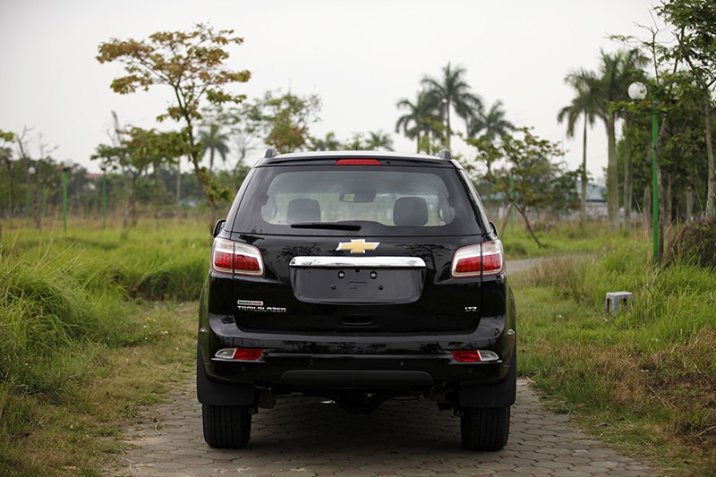  Tại Thái Lan, các phiên bản Trailblazer 2.5L VGT có giá bán từ 1,244 - 1,479 triệu baht, tương đương 900 triệu - 1,07 tỉ đồng. Trong khi đó, GM Việt Nam chưa công bố chính thức giá bán mẫu xe này.