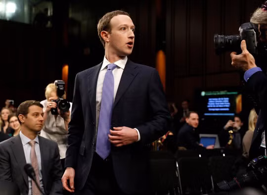 Ông Mark Zuckerberg trong phiên điều trần. Ảnh: Reuters