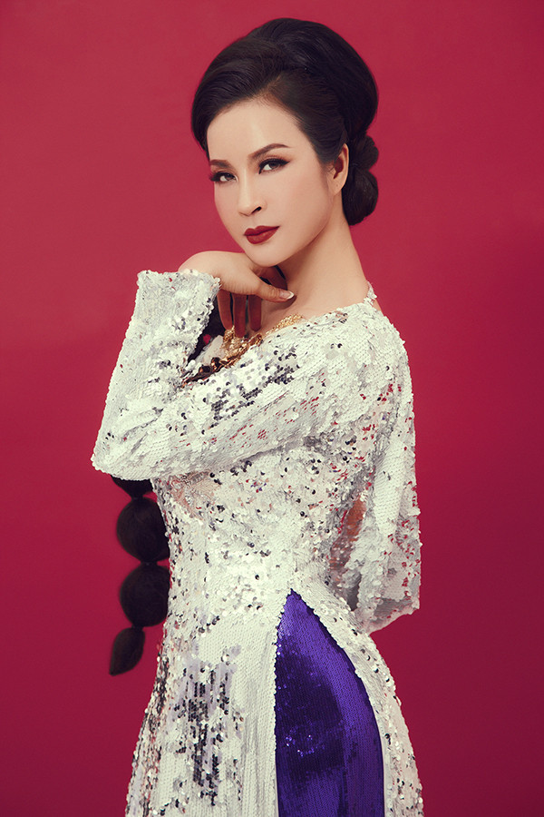 Bộ ảnh được thực hiện với sự hỗ trợ của nhiếp ảnh Tom Nguyễn, stylist Tân Đà Lạt, trang điểm Dũng Phan, làm tóc Trâm Anh. Bộ ảnh được thực hiện với sự hỗ trợ của nhiếp ảnh Tom Nguyễn, stylist Tân Đà Lạt, trang điểm Dũng Phan, làm tóc Trâm Anh.