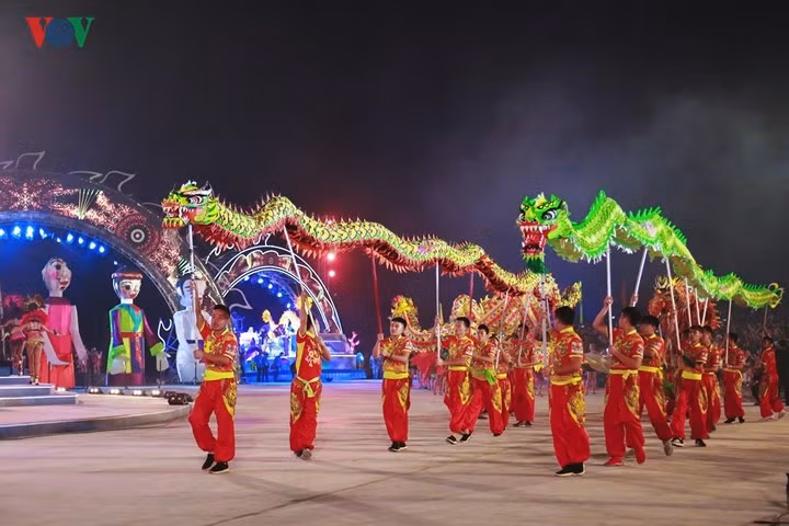 Lễ khai mạc Năm du lịch 2018 cũng là dịp lễ hội Carnaval hàng năm của Hạ Long.