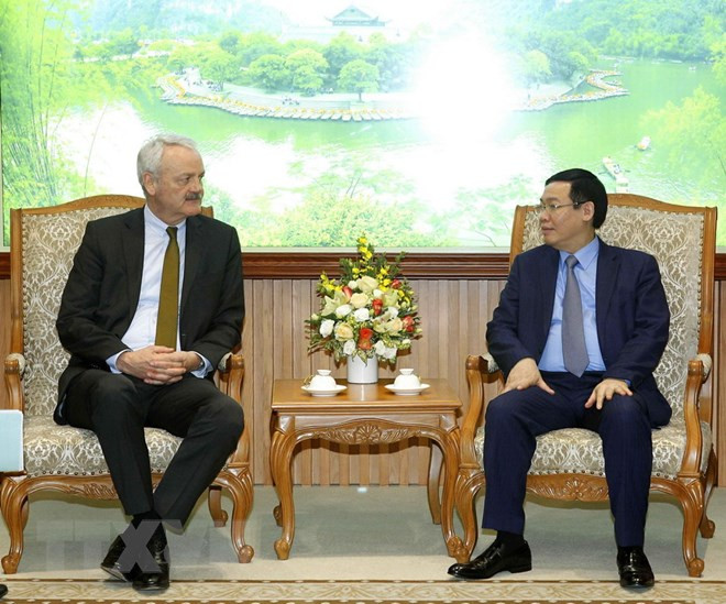  Phó Thủ tướng Chính phủ Vương Đình Huệ tiếp ông Christian Hinsch, Phó Chủ tịch Talanx AG và Chủ tịch HDI Global SE.