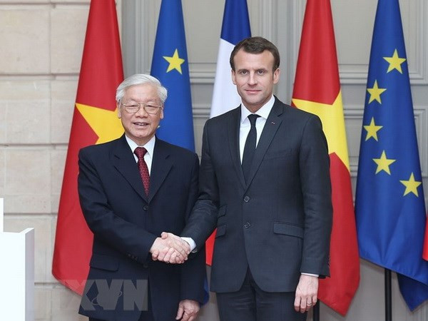 Tổng Bí thư Nguyễn Phú Trọng và Tổng thống Cộng hòa Pháp Emmanuel Macron. (Ảnh: Trí Dũng/TTXVN)