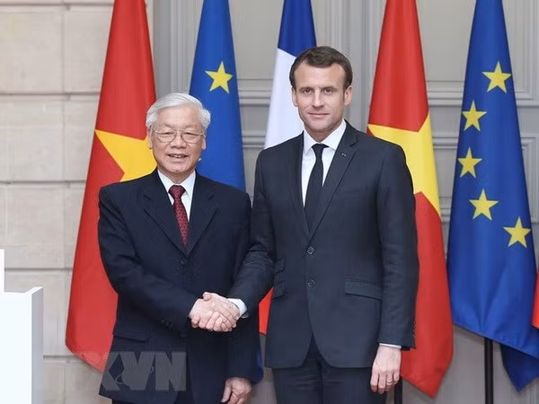 Tổng Bí thư Nguyễn Phú Trọng và Tổng thống Cộng hòa Pháp Emmanuel Macron. (Ảnh: Trí Dũng/TTXVN)