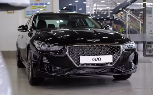 Genesis G70 được định vị cạnh tranh với Mercedes C-class.