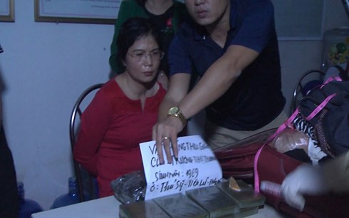  Đối tượng Trương Thị Thanh bị lực lượng công an bắt quả tang đang vận chuyển 8 bánh heroin từ Sơn La về Hưng Yên tiêu thụ.