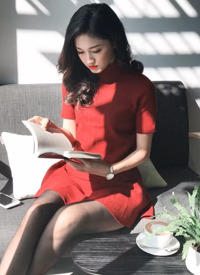  Cô là Á hậu mới nhất gia nhập vào đội ngũ BTV của VTV sau Thuỵ Vân, Tú Anh, Diễm Trang.