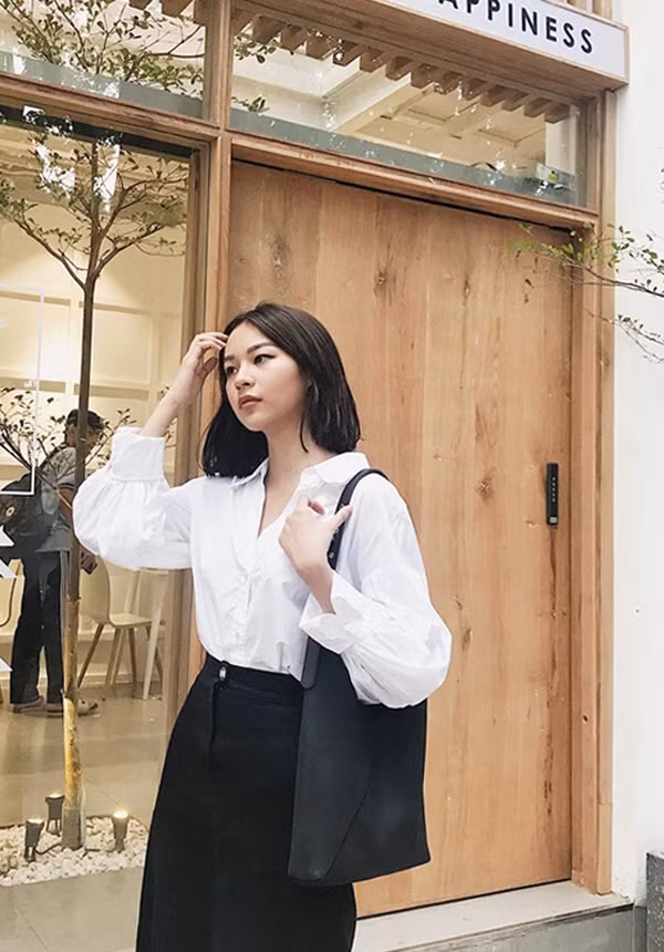 Đầu năm 2018, Phí Phương Anh có sự chuyển đổi nhẹ nhàng về phong cách thời trang từ phá cách, ấn tượng sang nét trang nhã và thanh lịch.