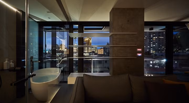 Một bức tranh hoàn toàn khác của căn hộ lúc về đêm.