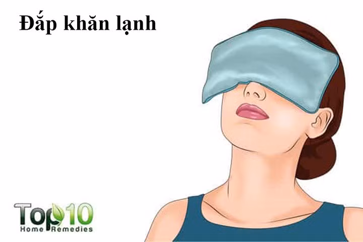  Chườm khăn lạnh: Phương pháp điều trị đơn giản nhất và hiệu quả nhất để đối phó với mắt sưng là chườm lạnh. Nhiệt độ lạnh sẽ giúp thư giãn các mạch máu. Điều này sẽ làm giảm bọng mắt và sưng tấy.