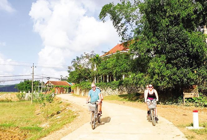 Một cơ sở du lịch hút khách Tây của người dân Cự Nẫm. Một cơ sở du lịch hút khách Tây của người dân Cự Nẫm.