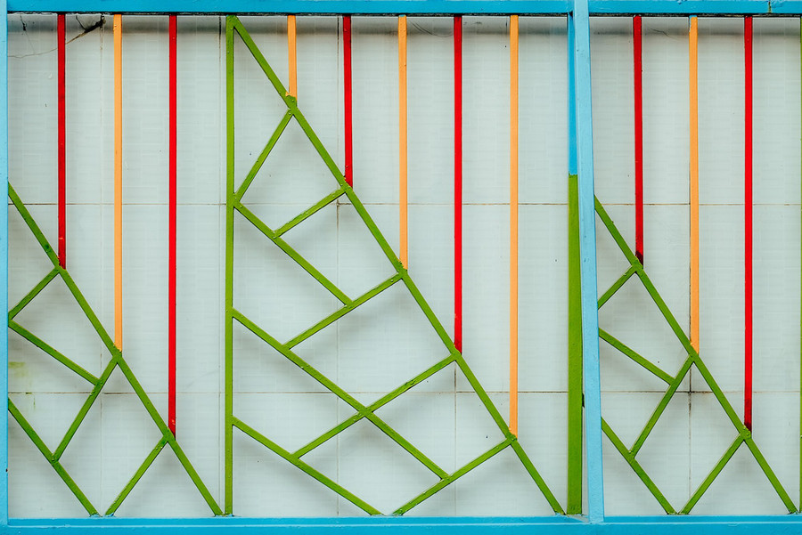 Cánh cổng sắt của một trường mầm non