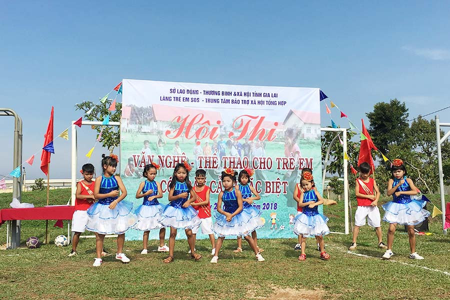  Nhiều tiết mục văn nghệ đặc sắc. Ảnh: Thùy Dung