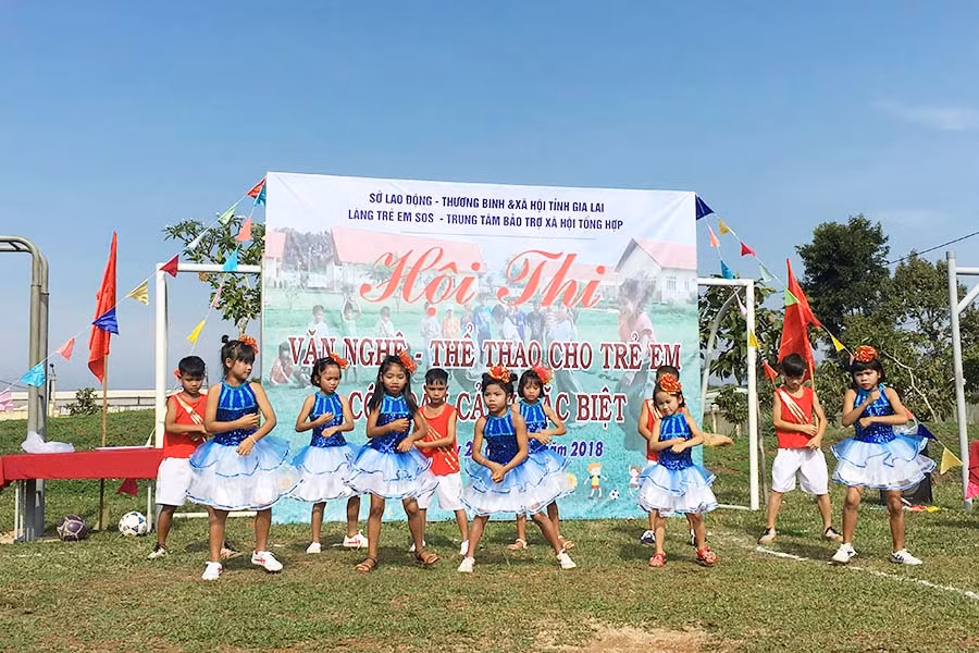  Nhiều tiết mục văn nghệ đặc sắc. Ảnh: Thùy Dung