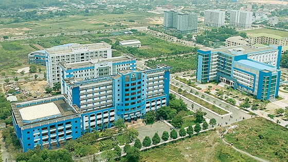  Trường Đại học Bách khoa trong khu Đại học Quốc gia TPHCM