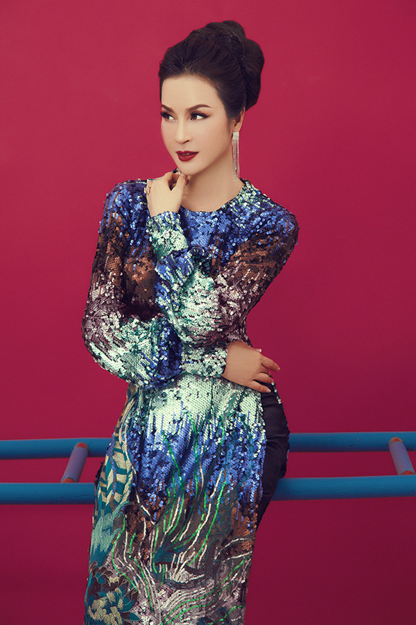 Để tránh sự nhàm chán và tạo dấu ấn sau đậm hơn, Thanh Mai liên tục được thay đổi 5 kiểu tóc từ quý phái, kiêu sa cho đến ấn tượng và cá tính. Để tránh sự nhàm chán và tạo dấu ấn sau đậm hơn, Thanh Mai liên tục được thay đổi 5 kiểu tóc từ quý phái, kiêu sa cho đến ấn tượng và cá tính.