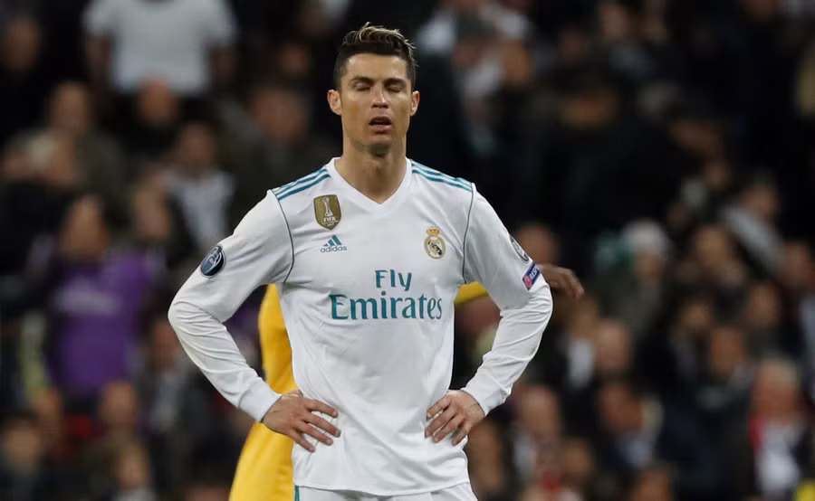 Vẻ mặt thất vọng của Ronaldo sau khi R.M bị thủng lưới bàn thứ hai. Ảnh: REUTERS