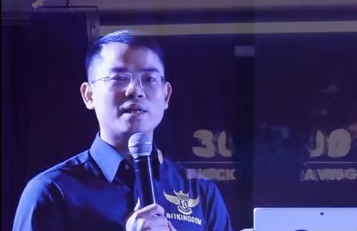  Hồ Xuân Văn chia sẻ trong một sự kiện kêu gọi đầu tư tiền ảo dưới tư cách thủ lĩnh Bitkingdom.