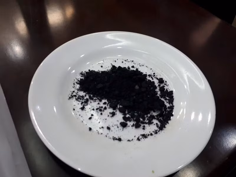  Ông Lê Vinh Quy đang thông tin sơ bộ về vụ việc. 