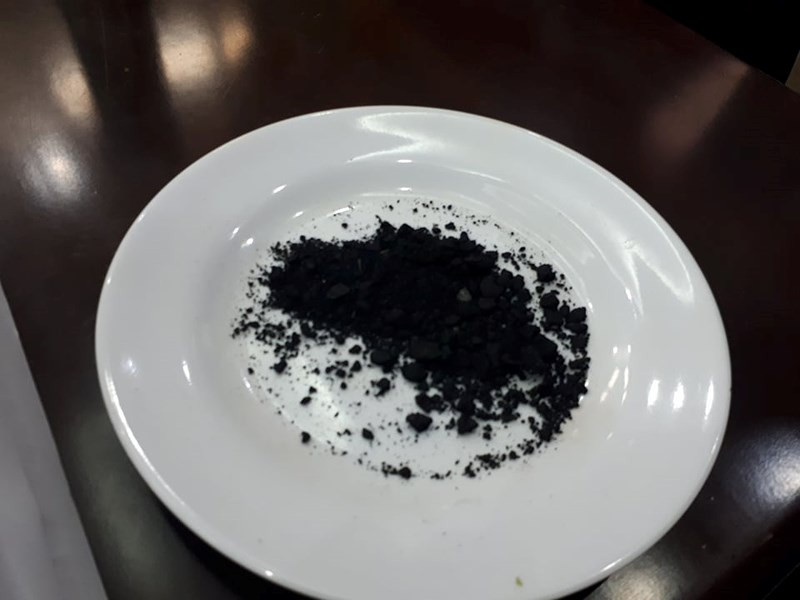  Ông Lê Vinh Quy đang thông tin sơ bộ về vụ việc. 